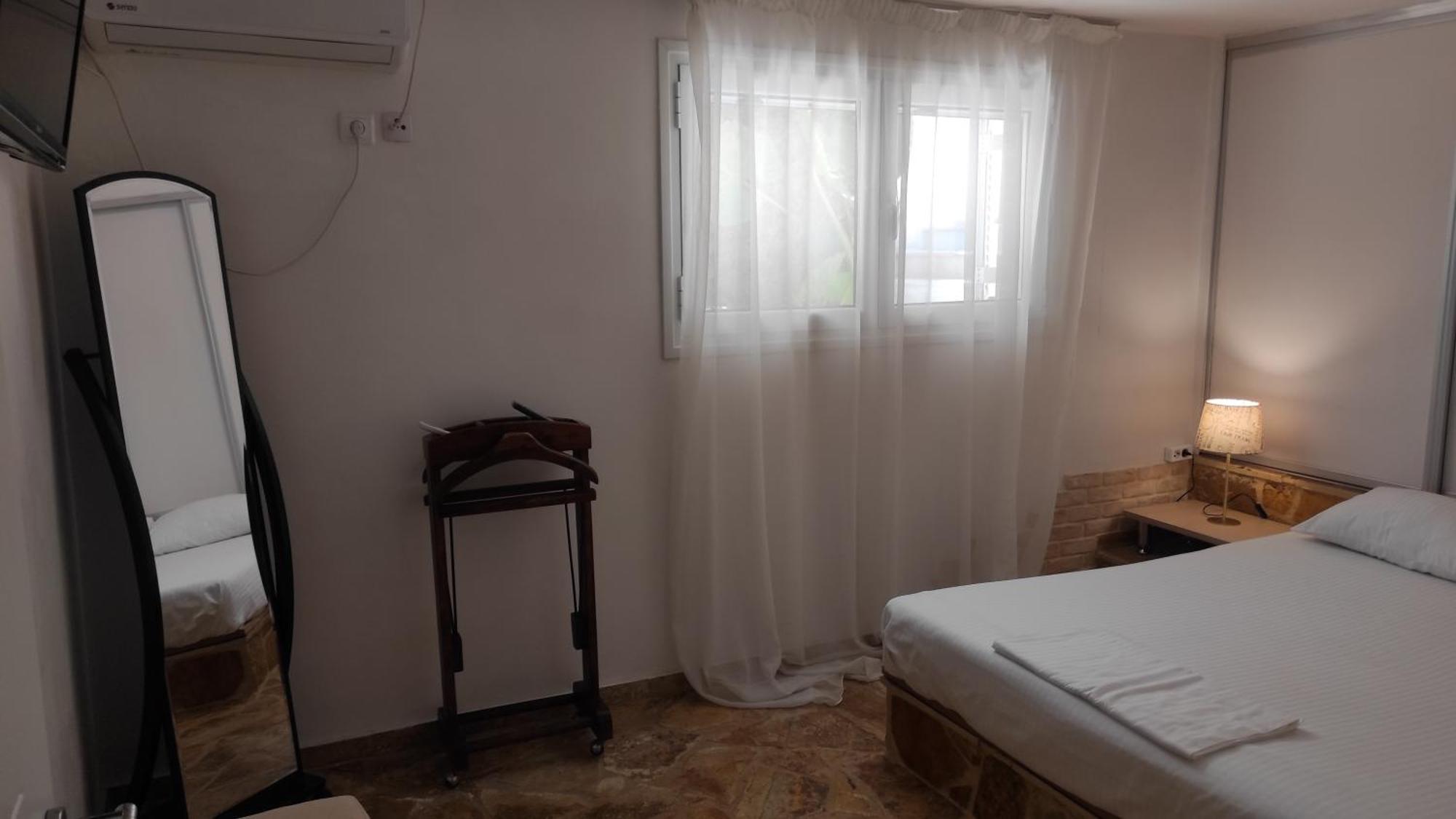 Apartment With Private Pool Kiáton Esterno foto