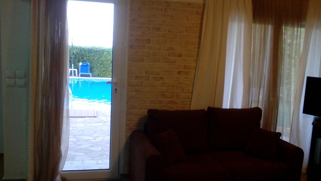 Apartment With Private Pool Kiáton Esterno foto