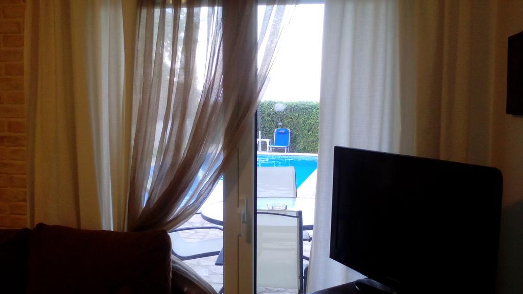 Apartment With Private Pool Kiáton Esterno foto