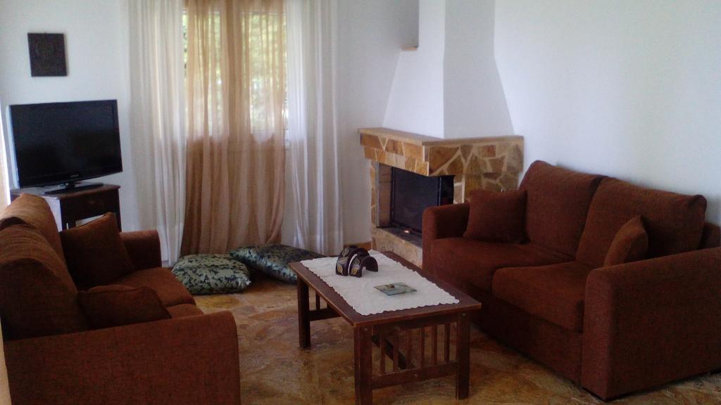 Apartment With Private Pool Kiáton Esterno foto