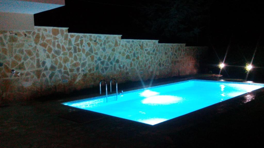 Apartment With Private Pool Kiáton Esterno foto