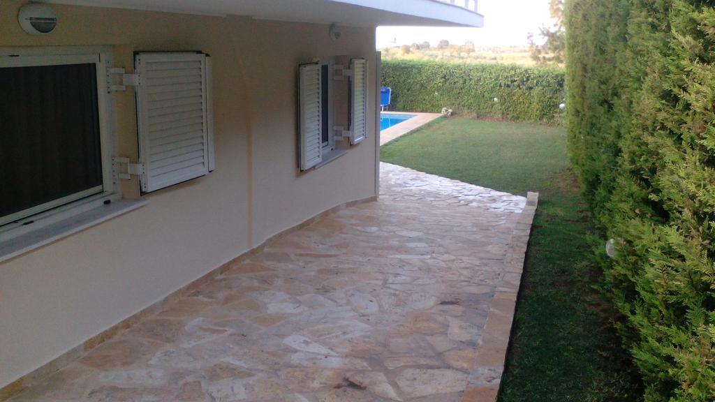 Apartment With Private Pool Kiáton Esterno foto