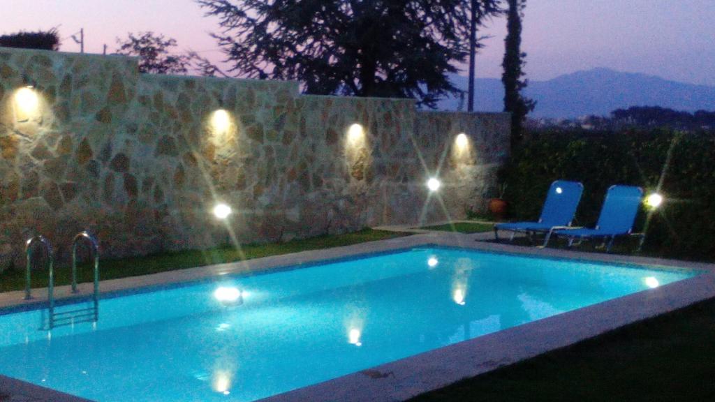 Apartment With Private Pool Kiáton Esterno foto