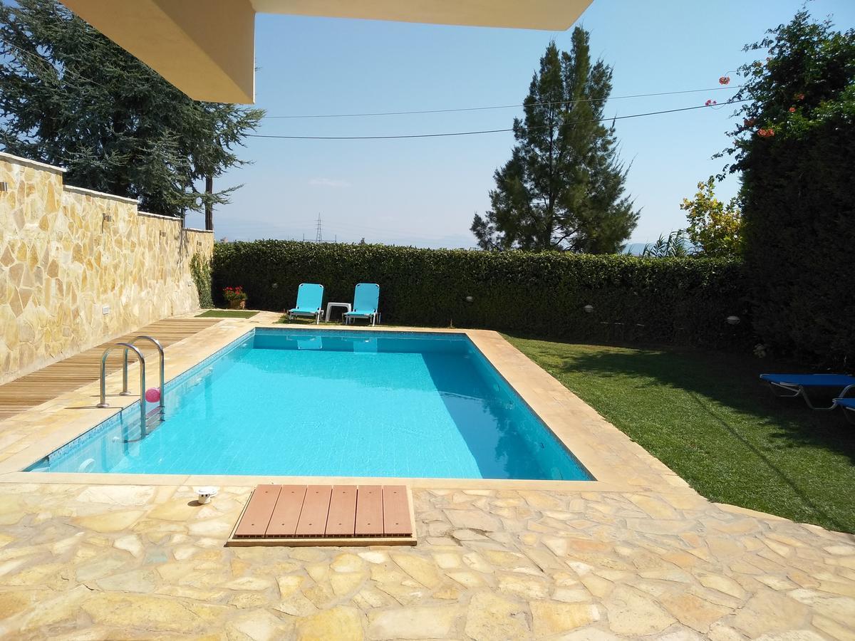 Apartment With Private Pool Kiáton Esterno foto