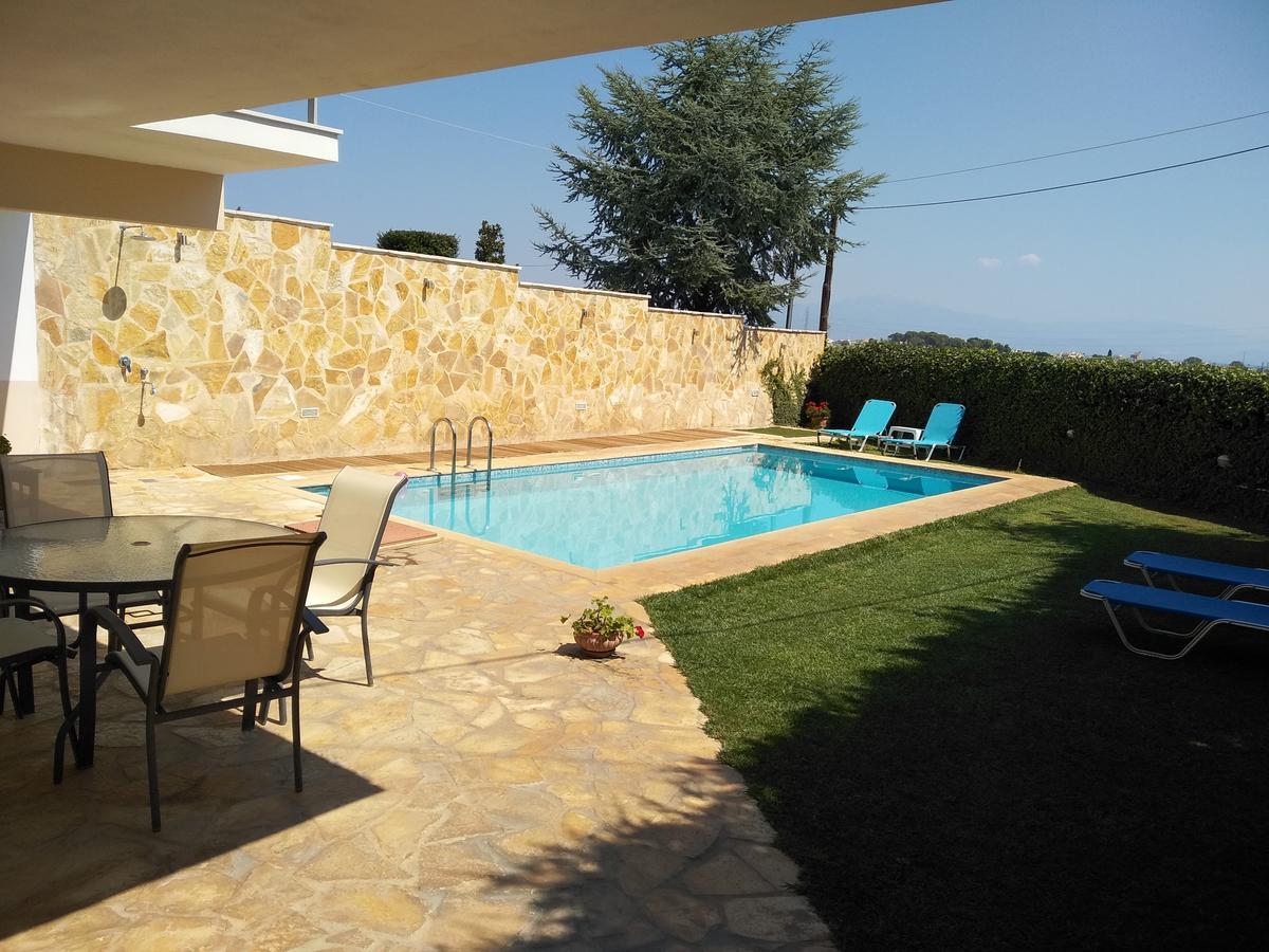 Apartment With Private Pool Kiáton Esterno foto