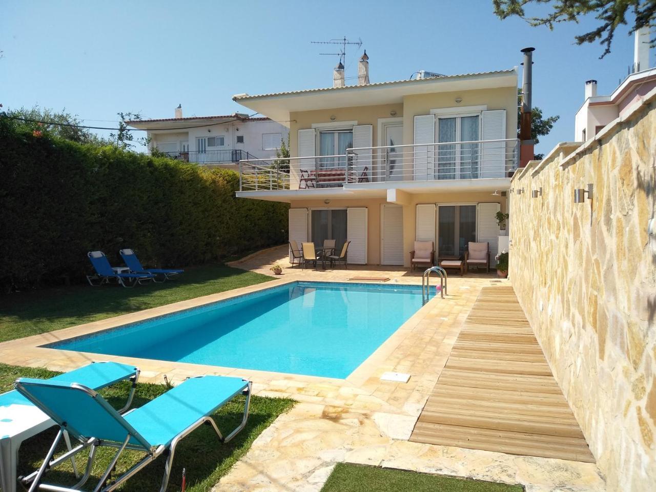 Apartment With Private Pool Kiáton Esterno foto