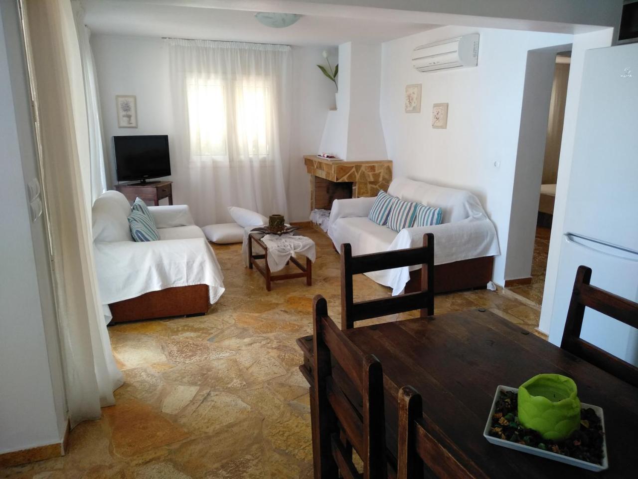 Apartment With Private Pool Kiáton Esterno foto