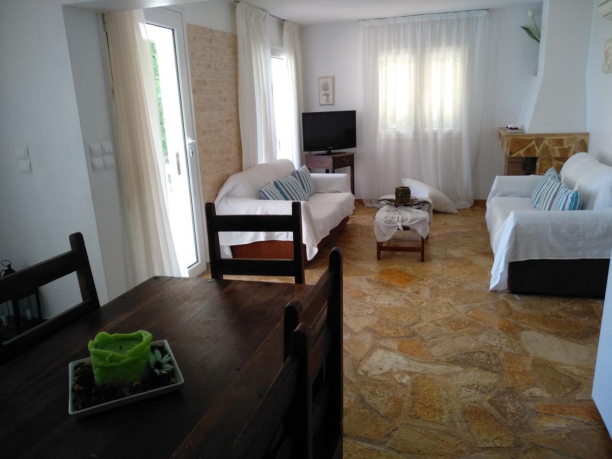 Apartment With Private Pool Kiáton Esterno foto